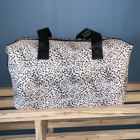 Weekend bag Cream and black print weekender bag by Mali + Lili - Picture 4 of 9